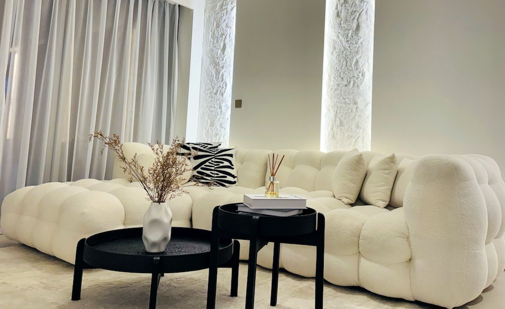 Luxury 1BR 5 star Apt Burj Khalifa View