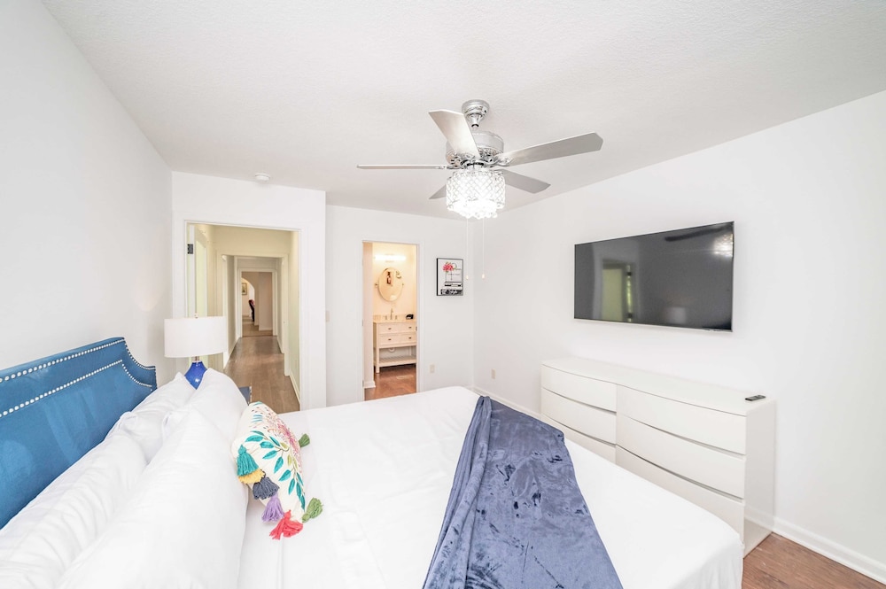 Panorama by Avantstay Unparalleled Views, Deck w/ Hottub, Game Room Pool Table