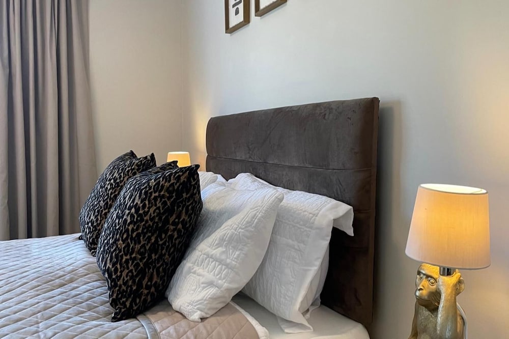 The Dooley, 3-beds, Sleeps 6, Pet Friendly
