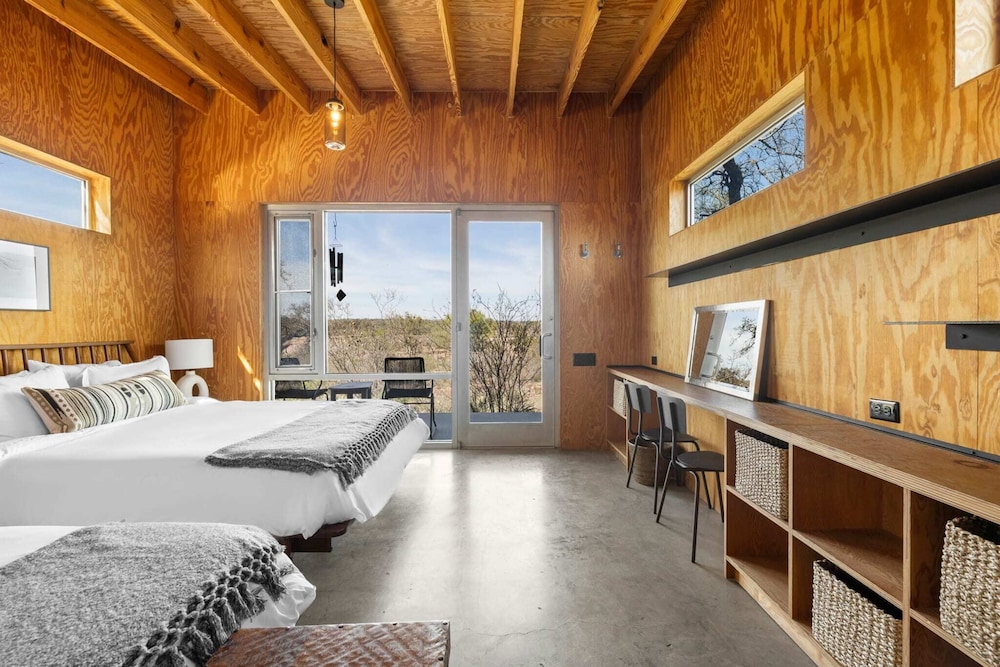 Lazo House - A Riverfront Retreat view 4