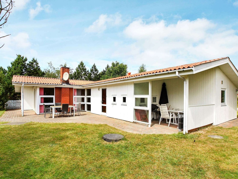 6 Person Holiday Home in Blavand