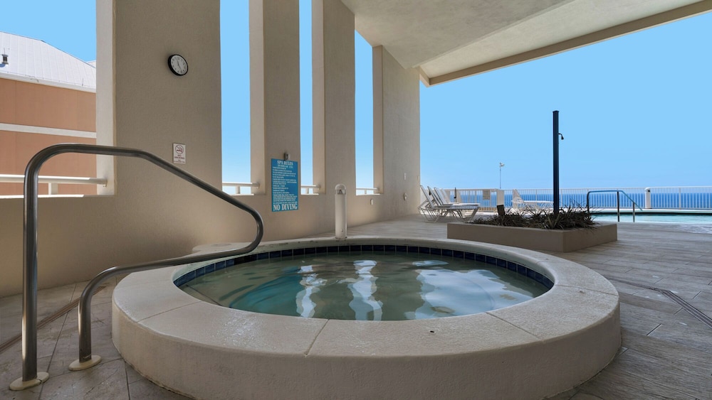 2BR Gulf Front Condo w/ Pool, Gym, Hot Tub + Free Attraction Tickets!