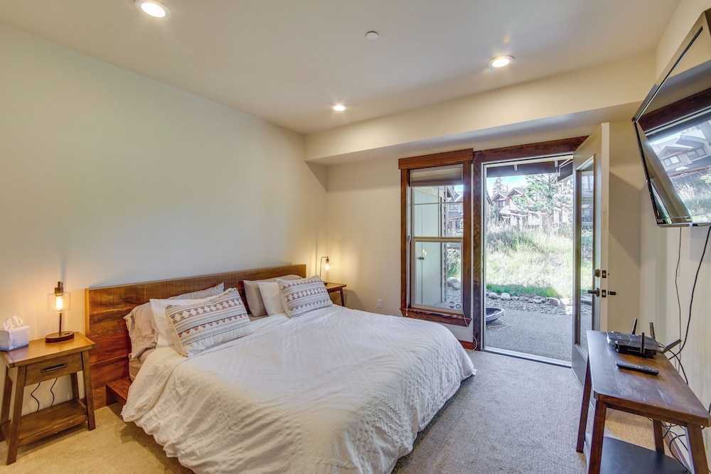 Suncadia Resort Townhome w/ Grill + Fireplace view 2