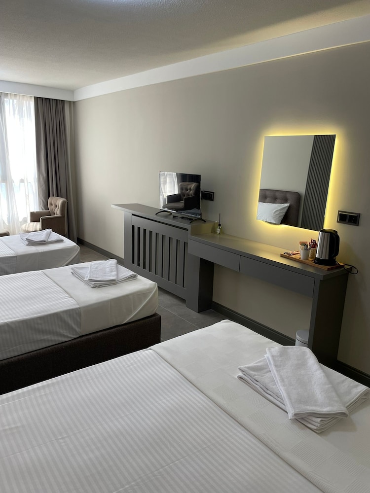 Grand Cennet Beach Hotel