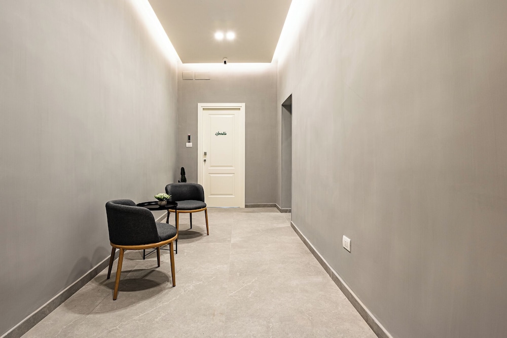 Alyde Apartments