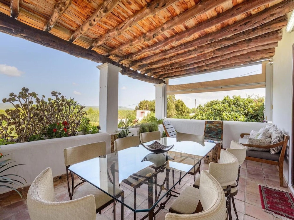 Inviting Villa With Beautiful Outdoor Area