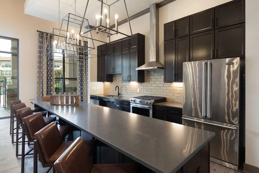 Landing Apartments Near Laurel Park