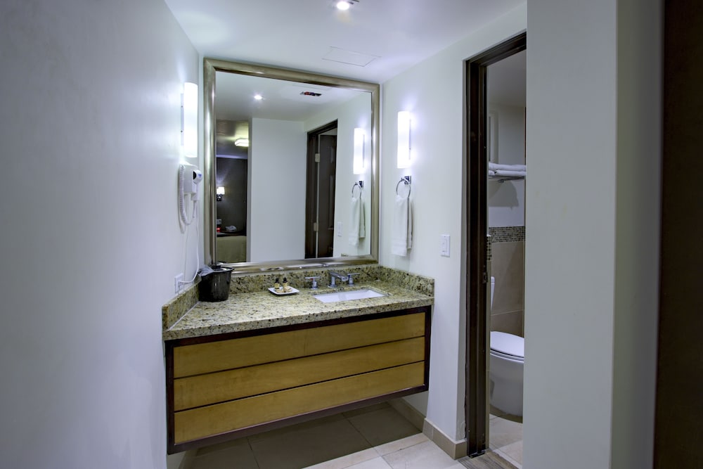Ensenada Vacations - Hotel La Pinta - Property Image 8