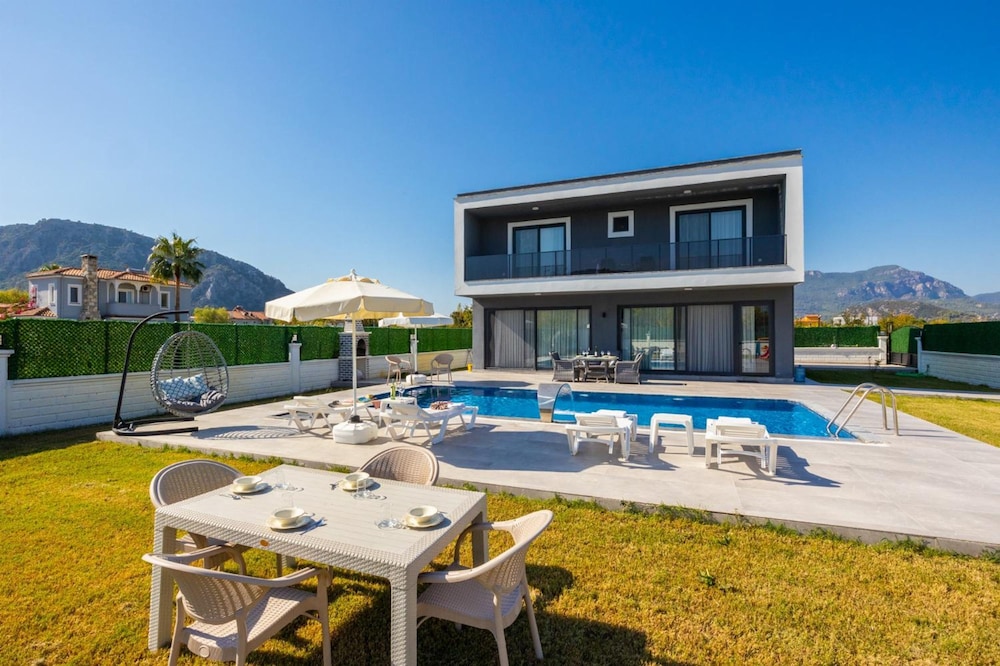 Villa Grand Yasar 4 With 4 Bedrooms and 4 Bathrooms