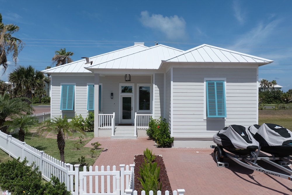 Nomad House At The Shores 3 Bedroom Home