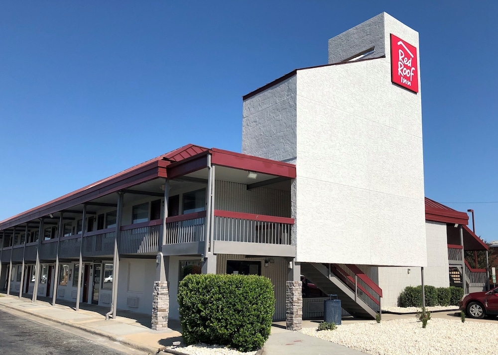 Red Roof Inn Greenville, NC - Image 4