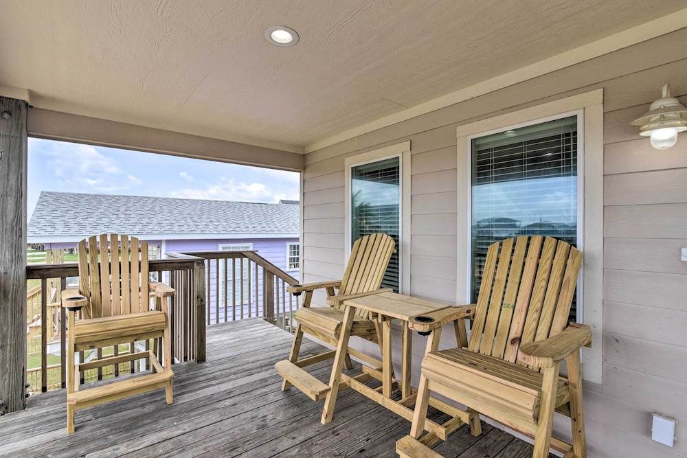 Private Beach Access: Coastal Freeport Home! view 5