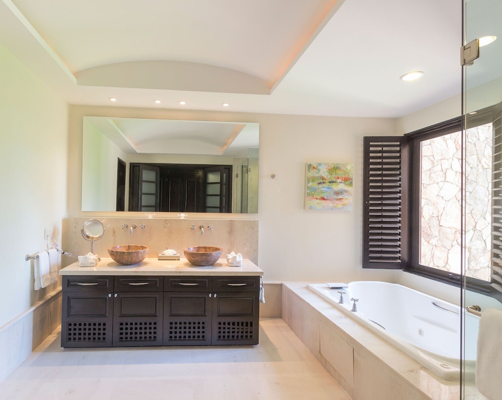 Premium Four Bedroom Condo - Property Image 3