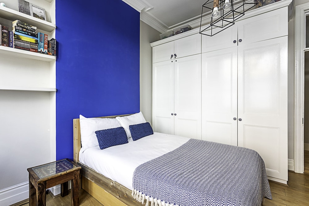 Elegance in Westminster: Victoria Vibes Apartment