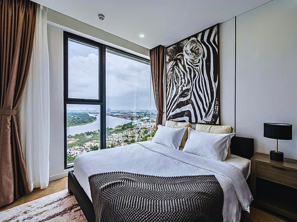 The Lumiere Luxury Citypoint ANGIA