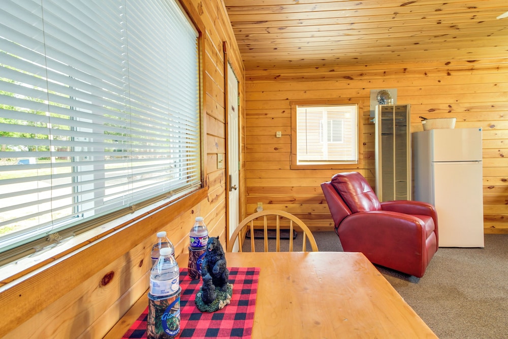 Boat + Fish on Mille Lacs Lake: Walleye Cabin view 3