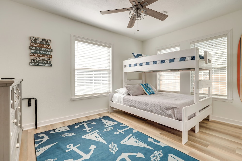 Peaceful Canyon Lake Retreat at Casa del Lago!