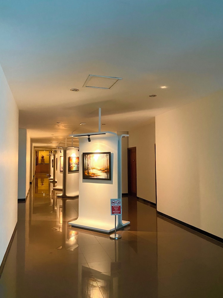HOTEL GOLDEN SEASON