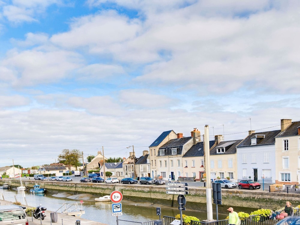 Attractive Apartment in Isigny-sur-mer Near Centre