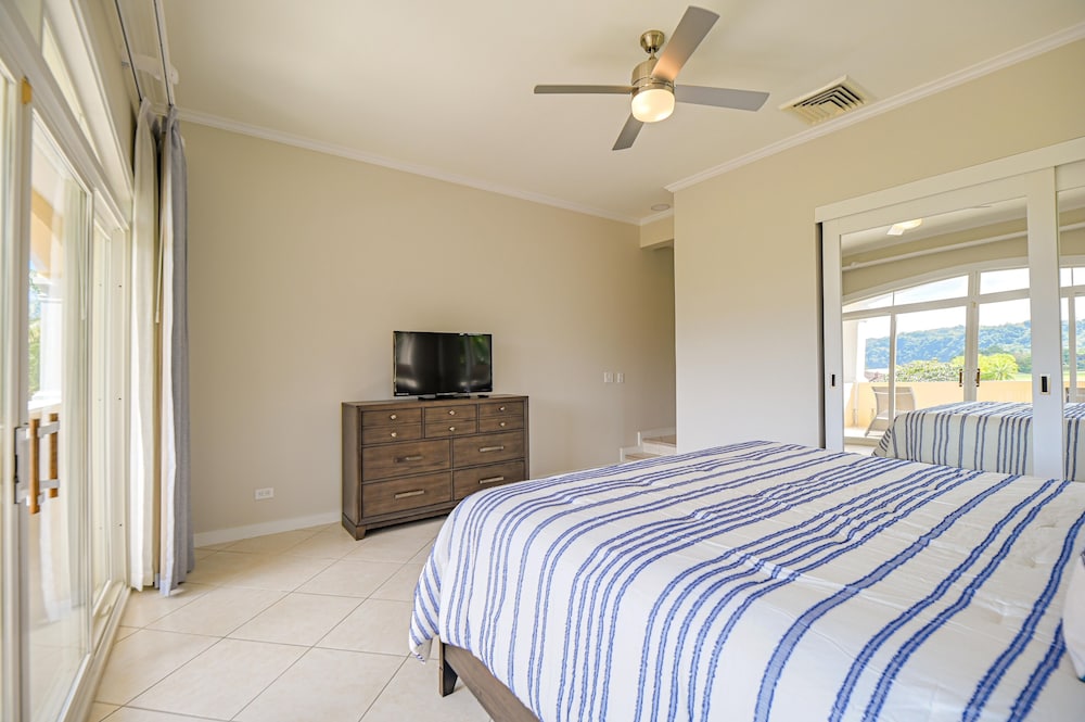 CR Luxury Los Sueños Condos
