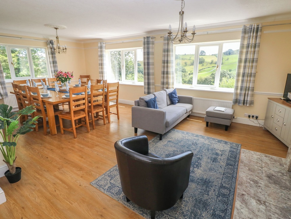 Hillside Lodge
