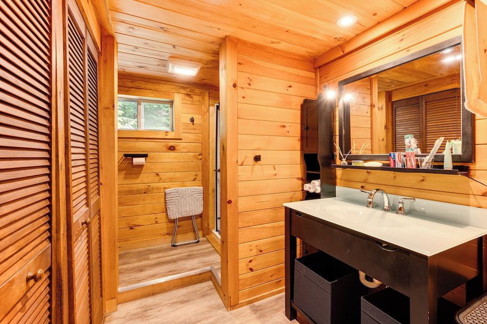 10 Mi to Newfoundland Lake: Updated Forest Retreat