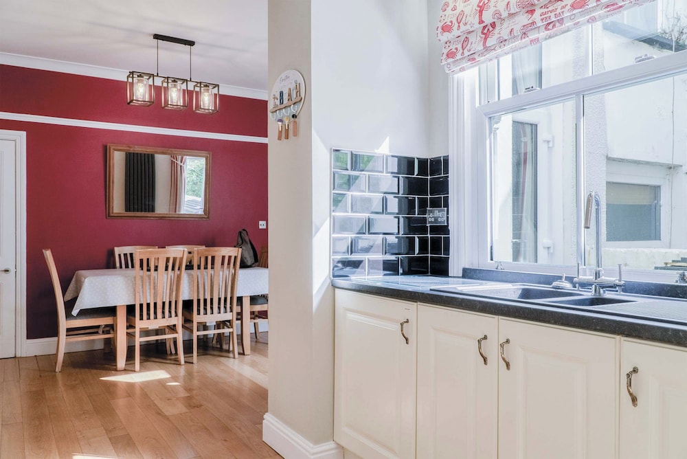 Overland Road 4 Bed House Mumbles