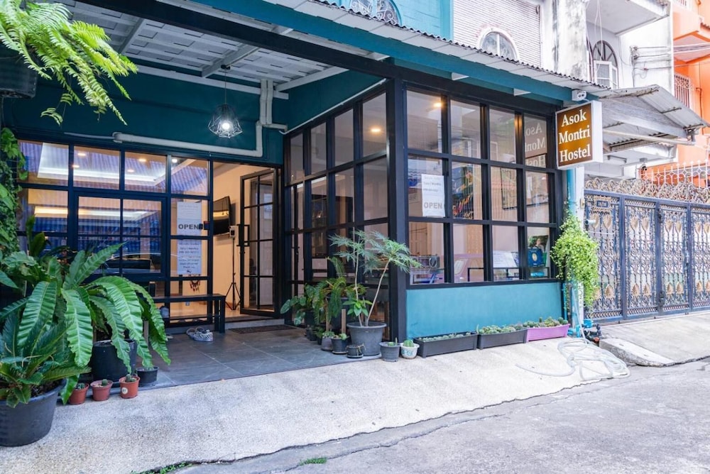 Asoke Montri Hostel
