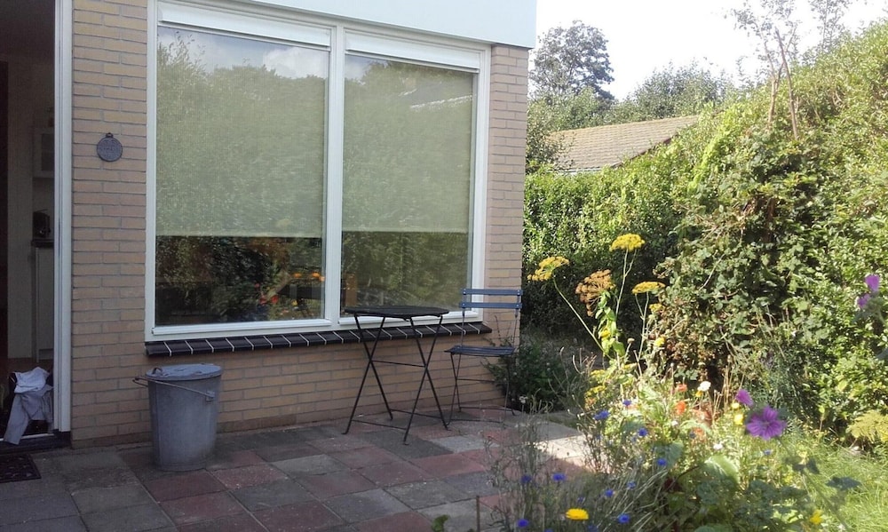 Nice Bungalow With a Sunny Garden