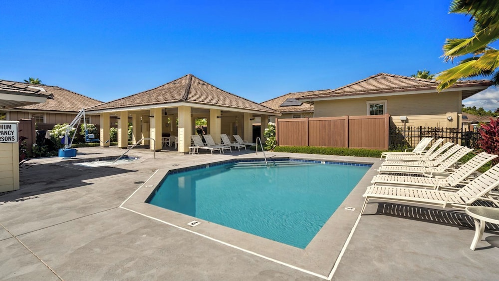 Private Yard and Outdoor Area - AC & Shared Pool - Golf Views - Vrkcv