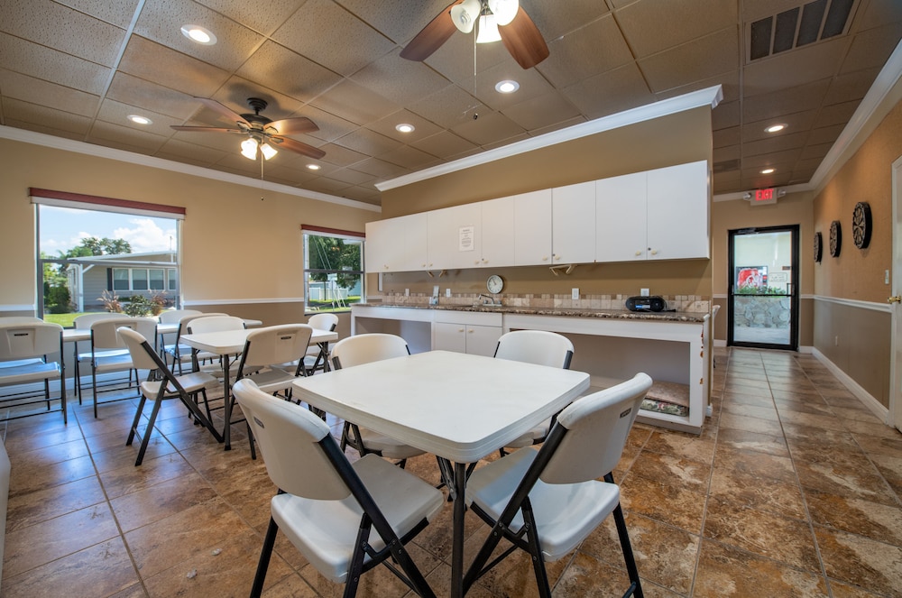 Sebring Vacations - Buttonwood Bay RV Resort - Property Image 7