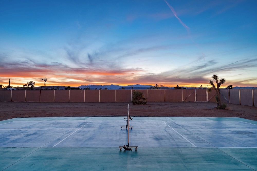 Pool, Spa, Pickleball & Piano Near Pioneertown Harmony House by Avantstay