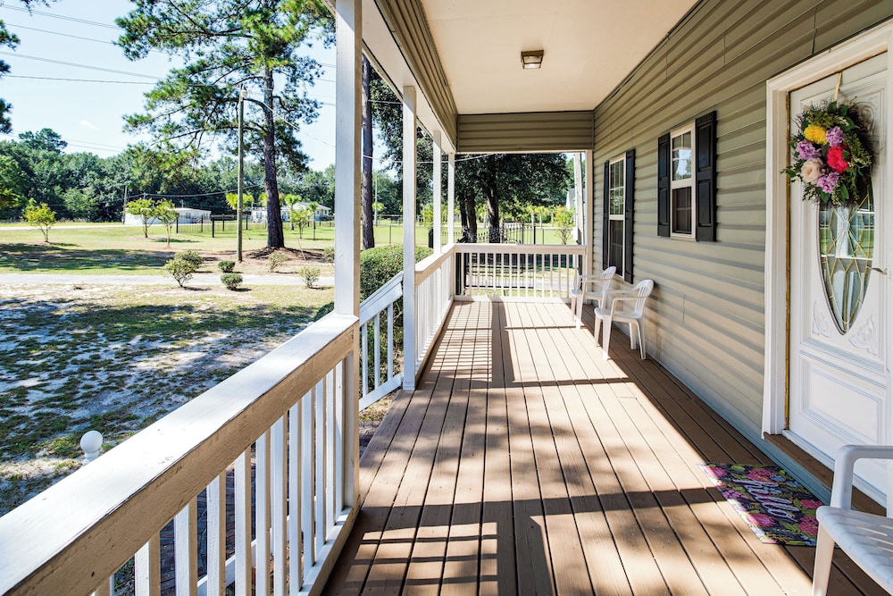 Large Yard & Historic Charm: Orangeburg Retreat!