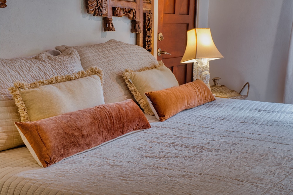 Casa Bonita - 5BR With Pool Walk to Beach