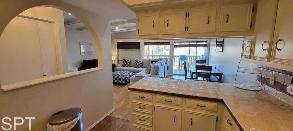 Large 3 Bedr Bay Views Pool Great Deck 3 Bedroom Condo