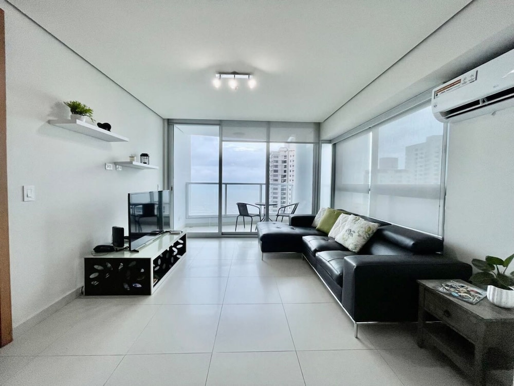 Light Home I Minimalist 1 Bed in Costa del Este