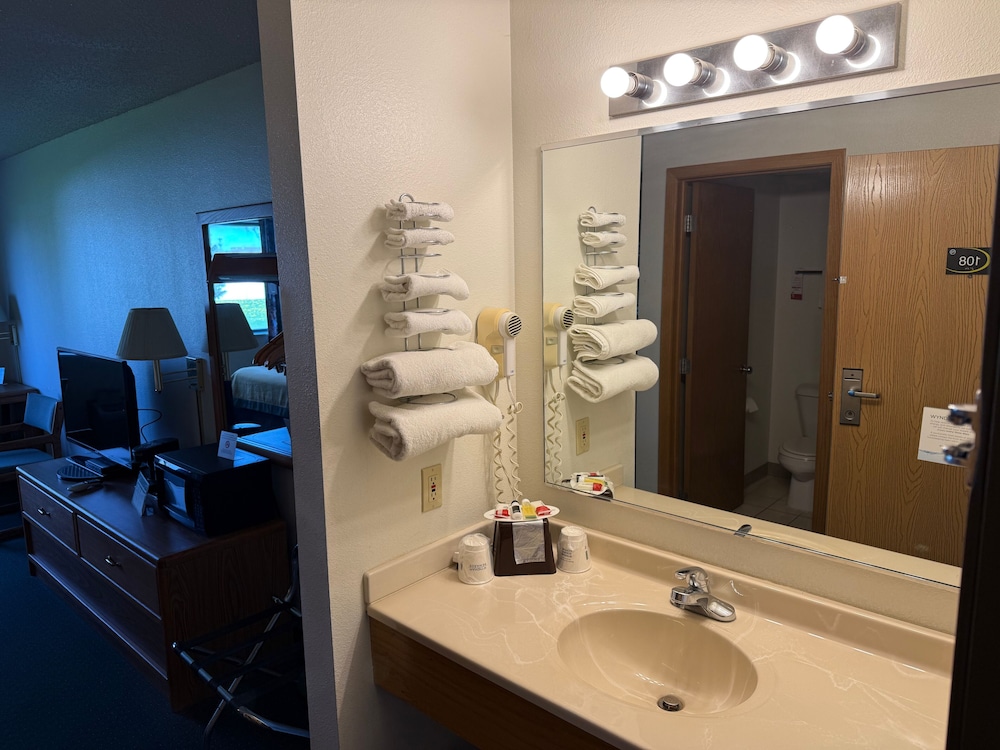 Budget Inn and Suites