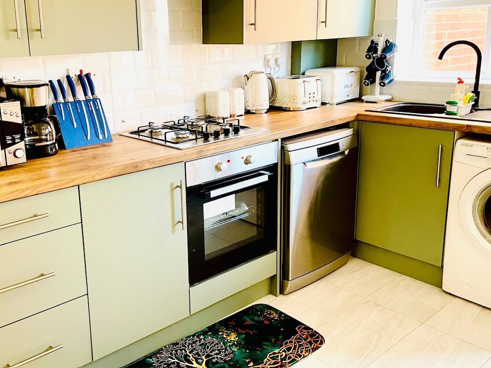 Stylish 3 BDR House With Free Parking Near Hulme