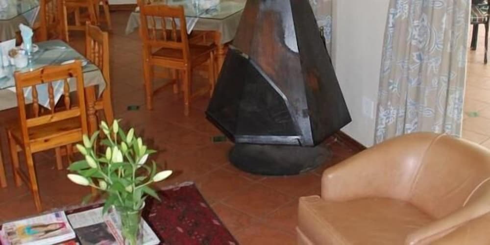 Woodmead Guest Lodge