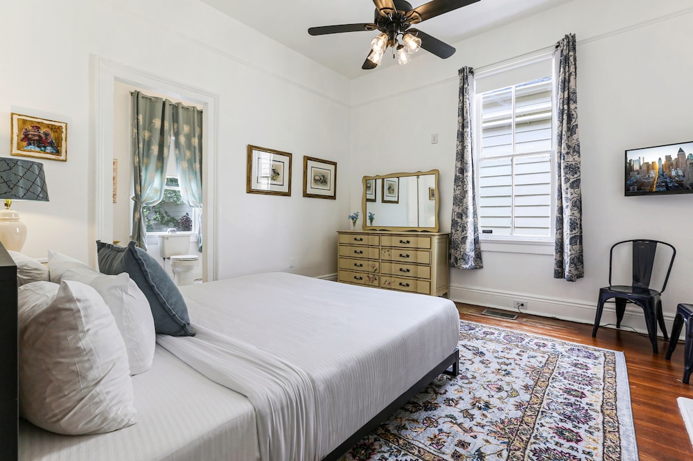 Uptown Spacious 4BD w Historic Charm - Image 4