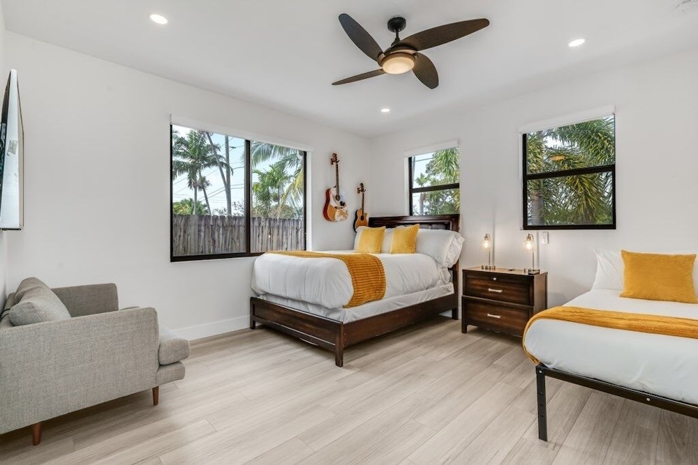 Fox Sonata Downtown Pool House 3 Bedroom Home