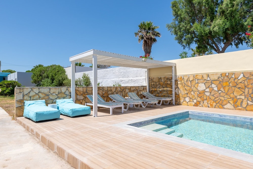 The Cottage South Escape With Beach Front Pool