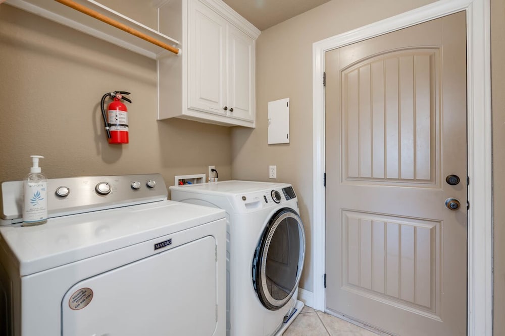 4bed 3bath Close2a M Santa s Wonderland Hospital L2 EV