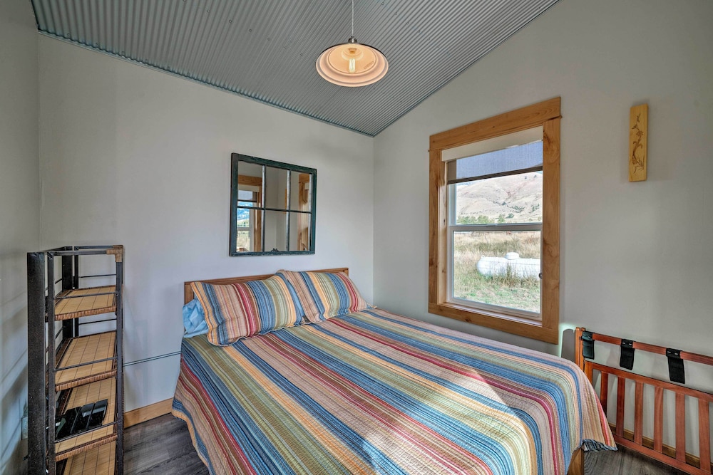 Beautiful Ranch Cottage - 45 Mi to Yellowstone NP! view 3