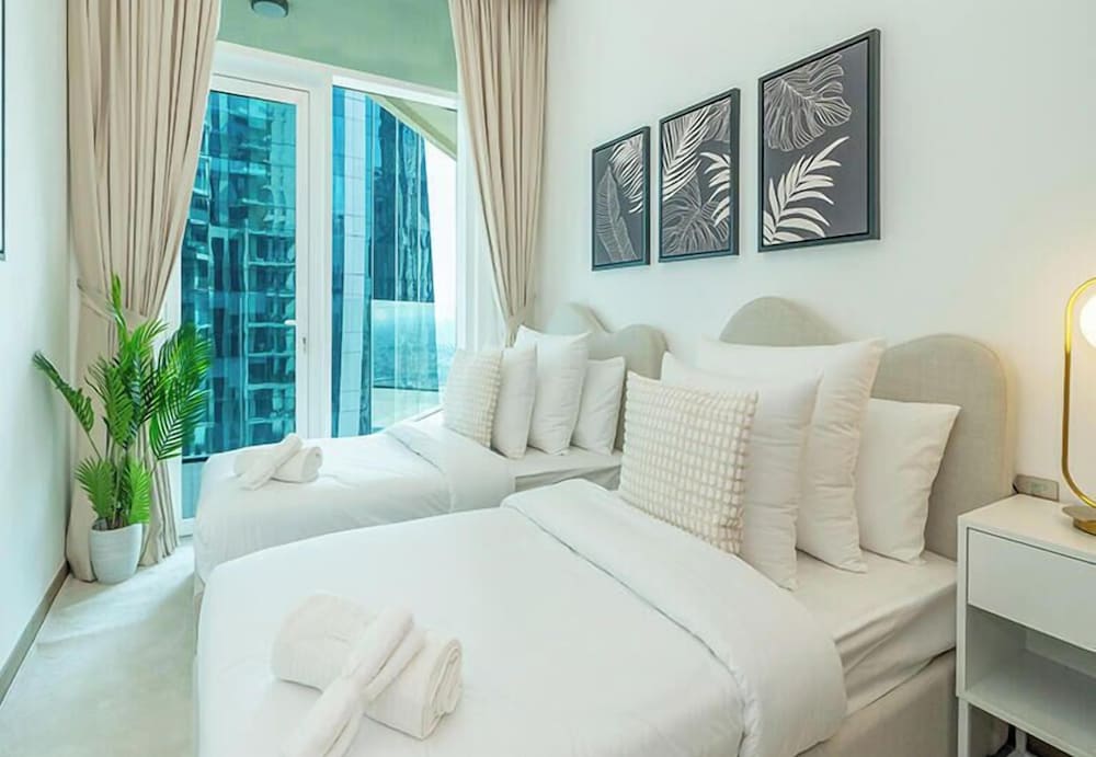 Elegant High Floor 2BR Urban Oasis