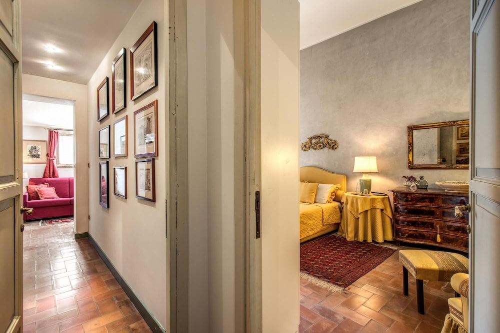 Wonderful Apartment With Balcony in Piazza Margana