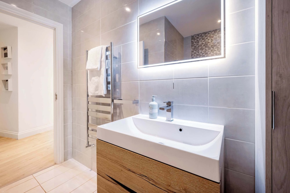 Lords Living -3 bed in Regents Park With Terrace