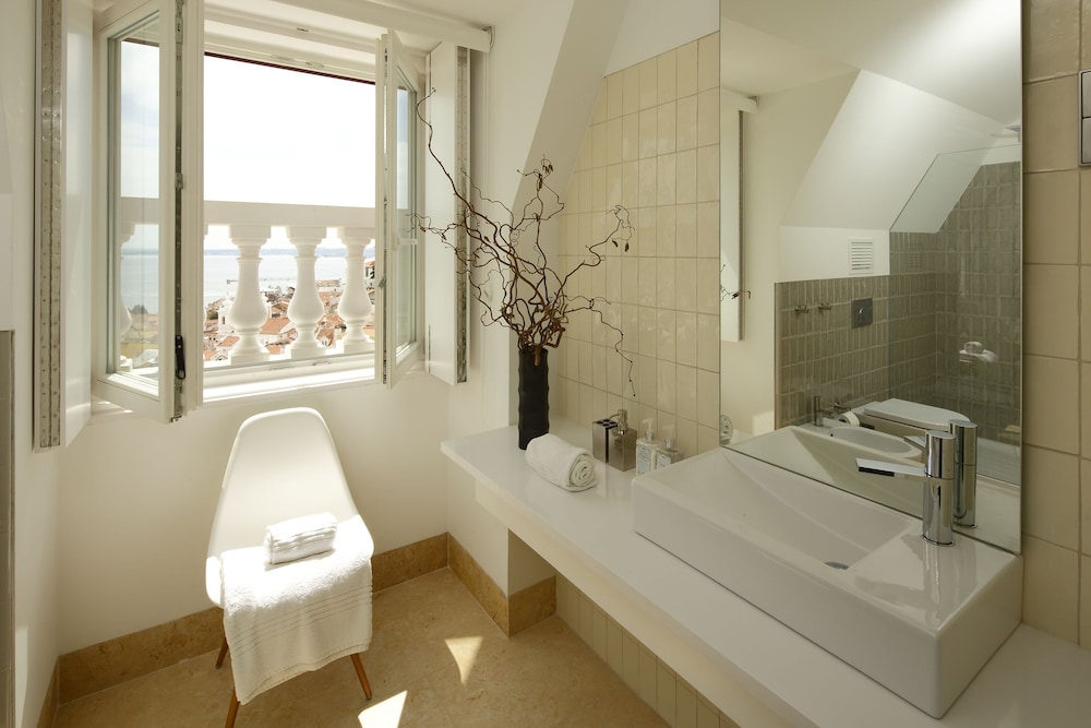 Castelo Apartments by linc