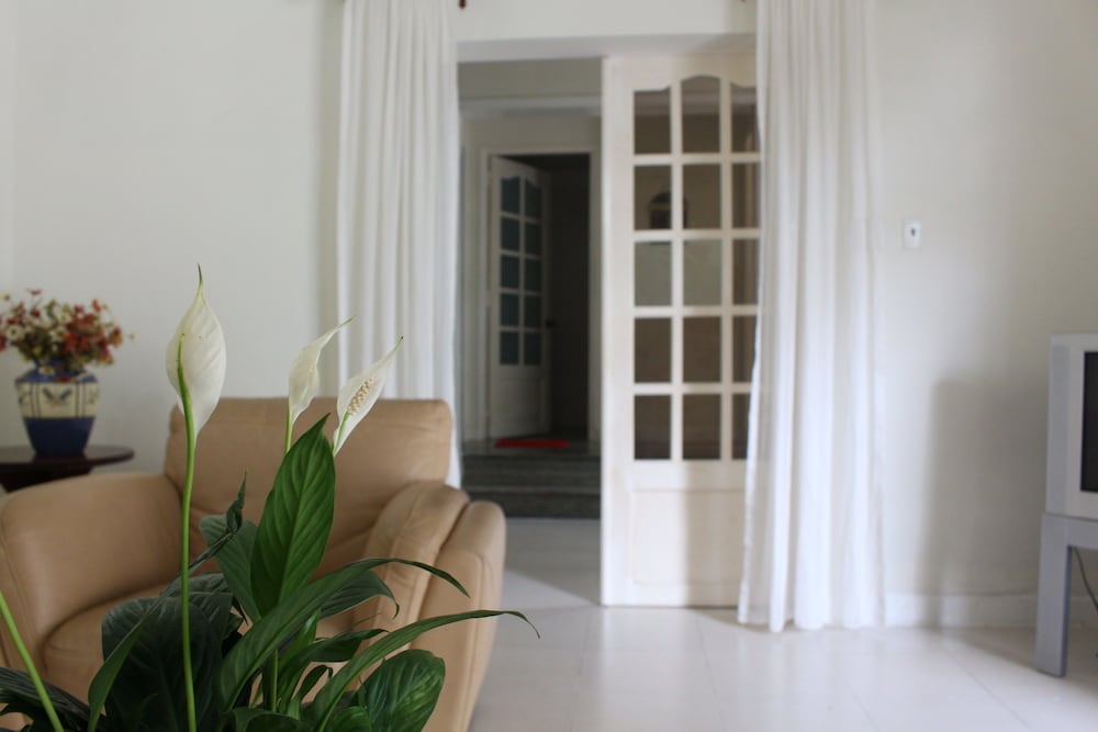 Des Ami Villa