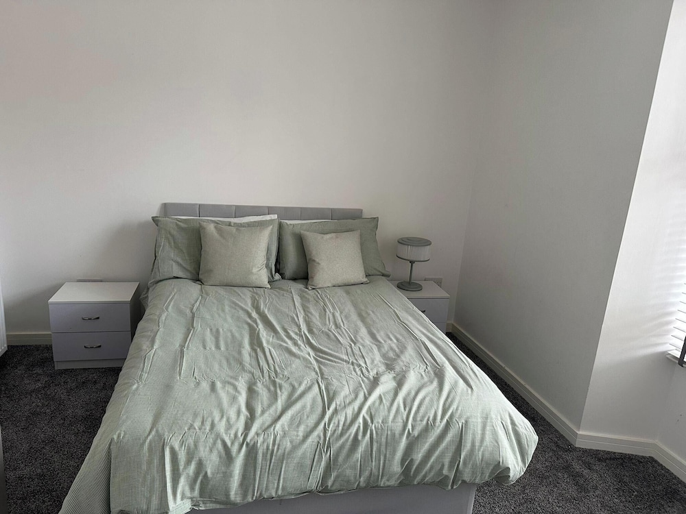 Central 3-bed Seaside Apartment - Sleeps 5